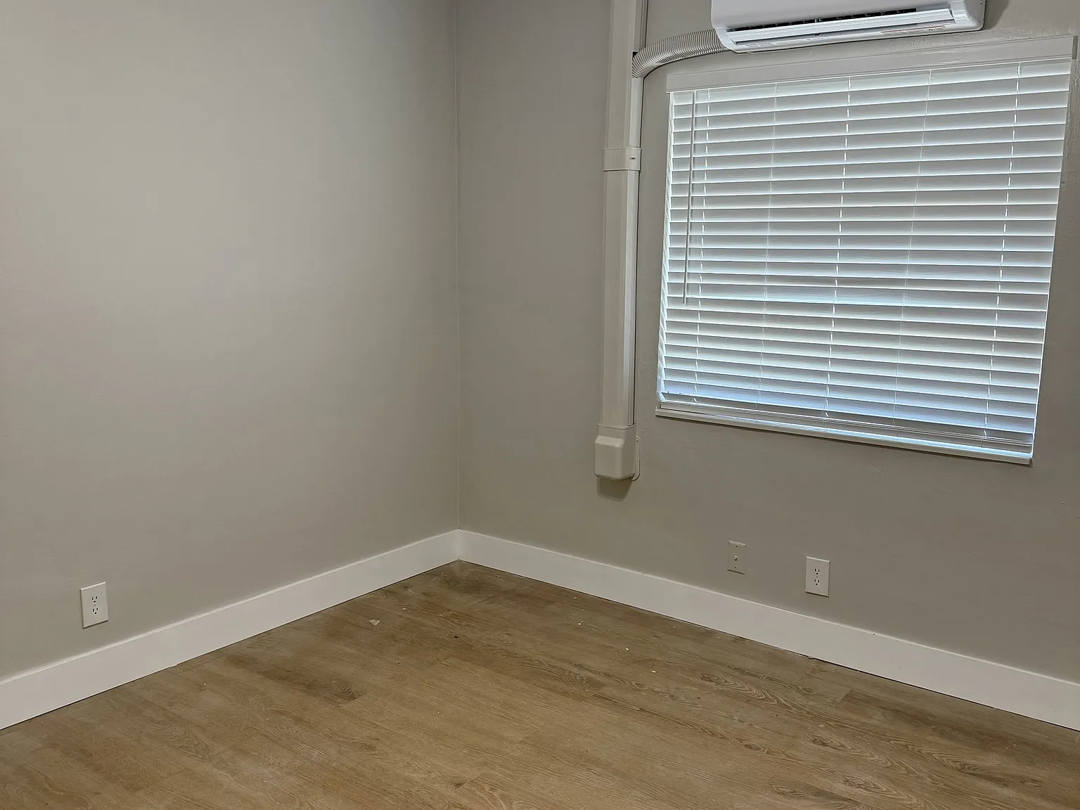 759 NE 13TH CT - 3 — Photo 3