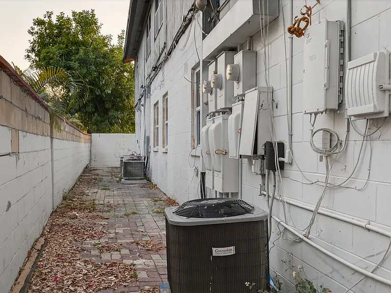 321 SE Blvd N #2 — Photo 21