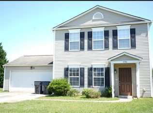 8106 Rosberg Ln, Charlotte, NC 28216