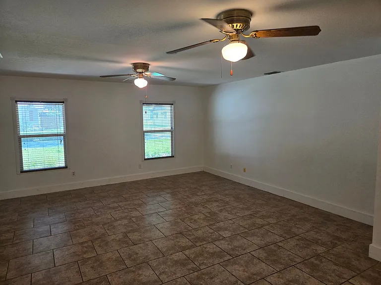 408 E Kentucky Ave — Photo 6