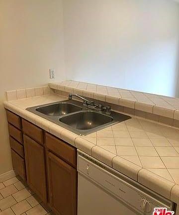 5th image of 1347 23rd St APT 209