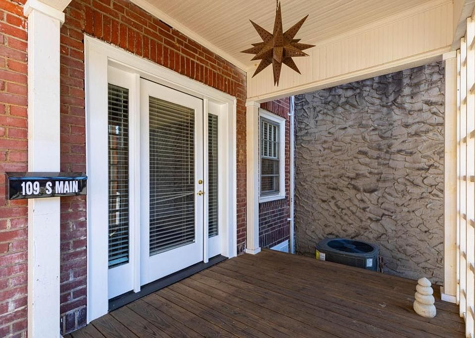 1st image of 107 S Main St #109