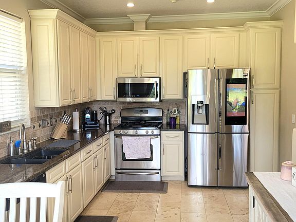 4th image of 370 Carriage Way Ct