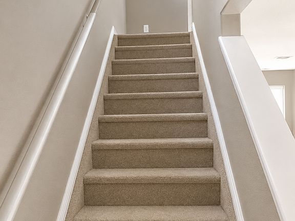 5th image of 3953 Navajo St