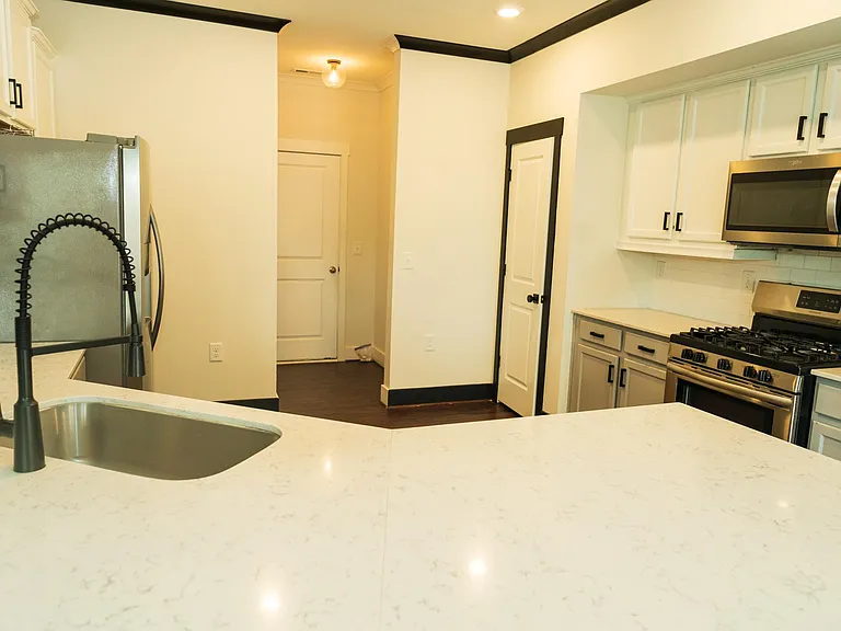 1013 Epiphany Rd — Photo 14