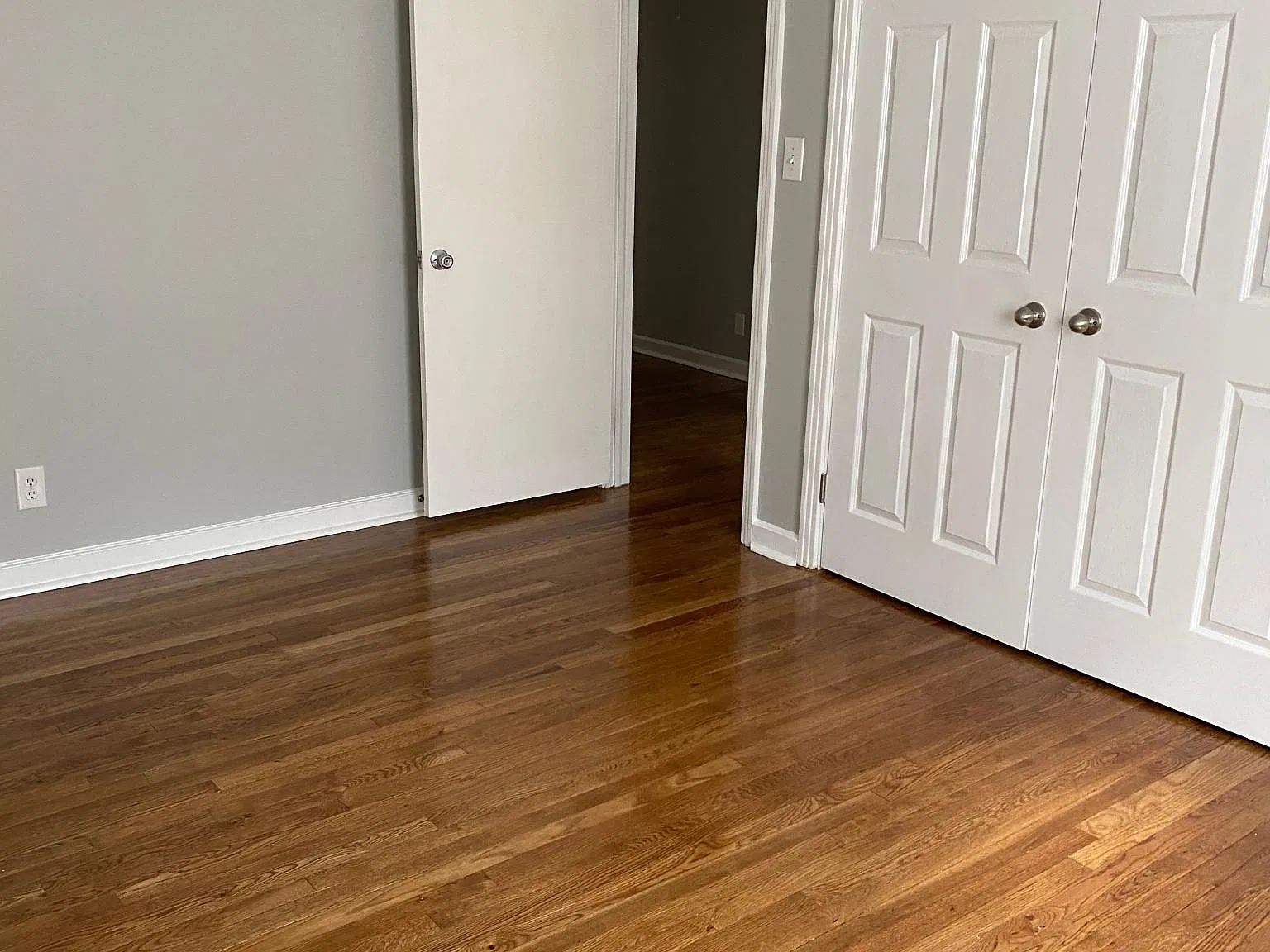 2845 Montrose Ave — Photo 1