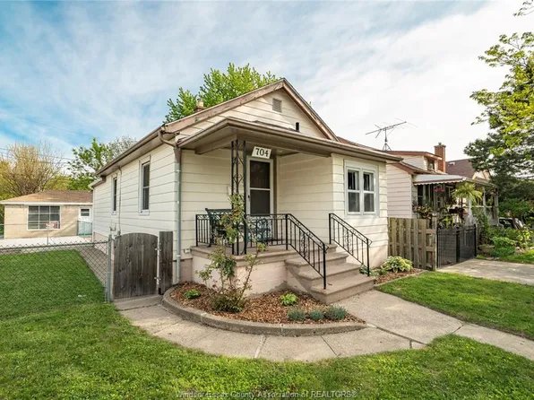 704 Charlotte St, Windsor, ON N8X 3A8