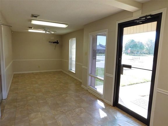 2nd image of 3832 Independence Dr