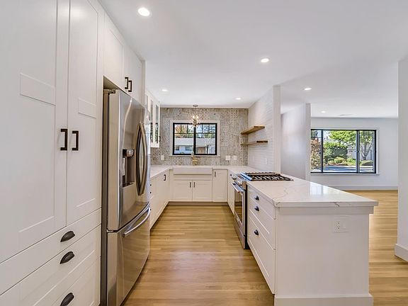 3rd image of 890 Quintinia Dr