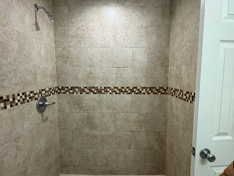 1135 W 28th St #6 — Photo 13