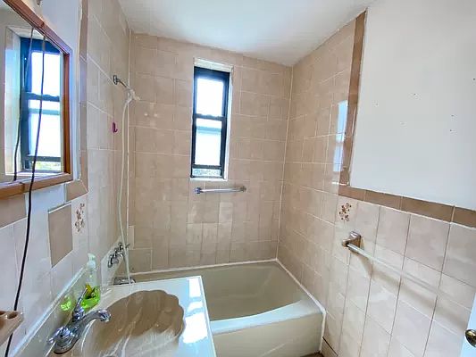 5th image of 144-11 Sanford Ave #2N