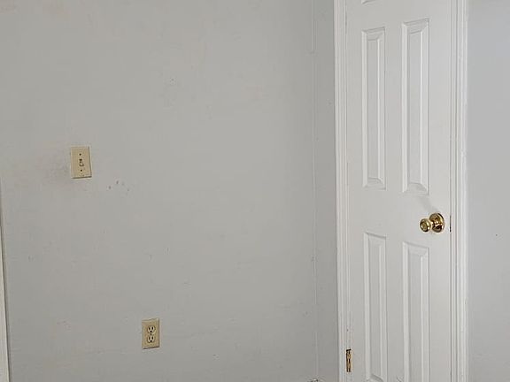 3rd image of 104-106 Beech St #1R