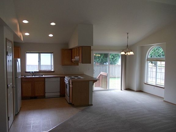 4th image of 12018 Woodland Ave E