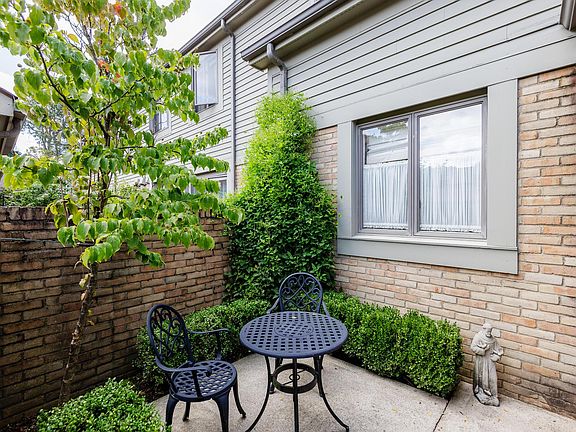 4th image of 6457 Strathaven Ct E