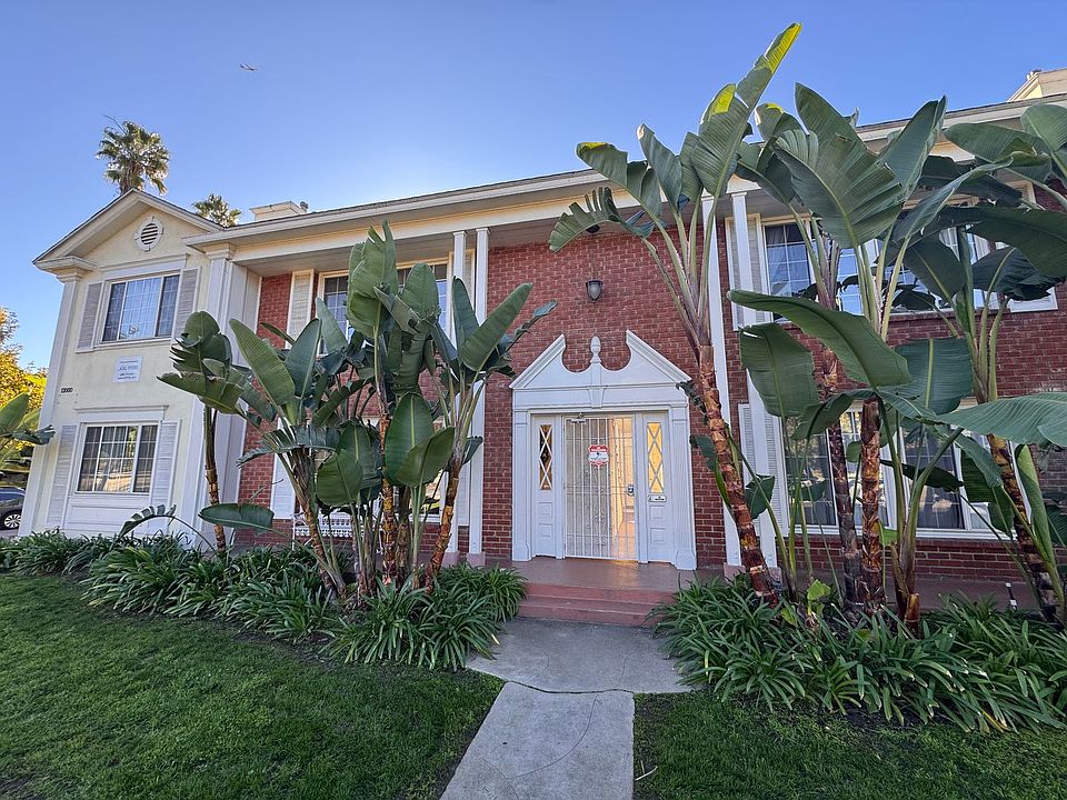 1st image of 12000 Moorpark St #8