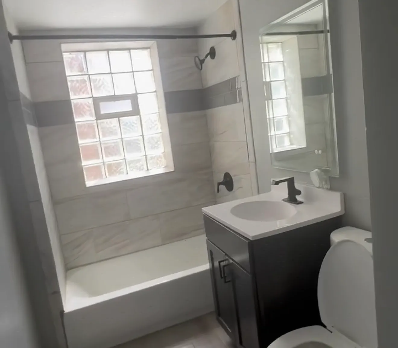3 bed, 1100 sqft, $1,800 — Photo 3
