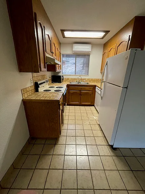 Kitchen - 48522 Victoria Ln #2A