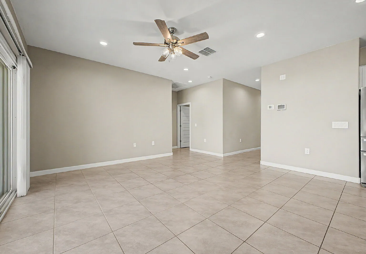 3 bed, 2.0 bath, 1428 sqft, $1,985 — Photo 4