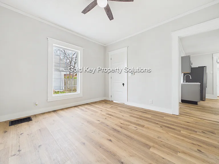 2420 Jackson St — Photo 3