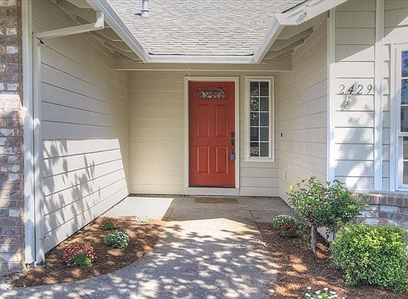 3rd image of 2429 Meadowcreek Dr