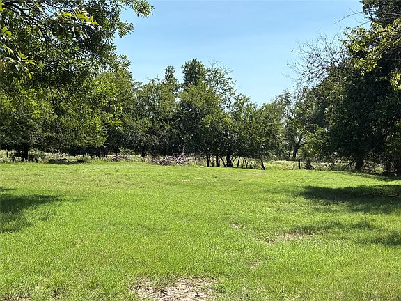 3rd image of 3883 Farm Road 71 W