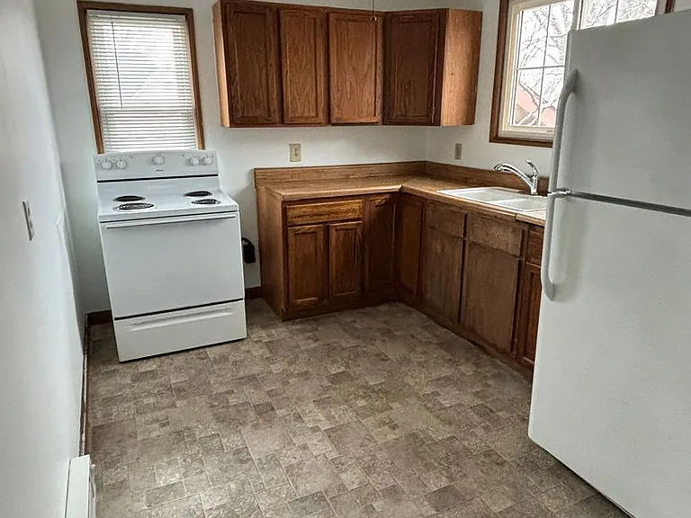 2615 S Center St — Photo 3