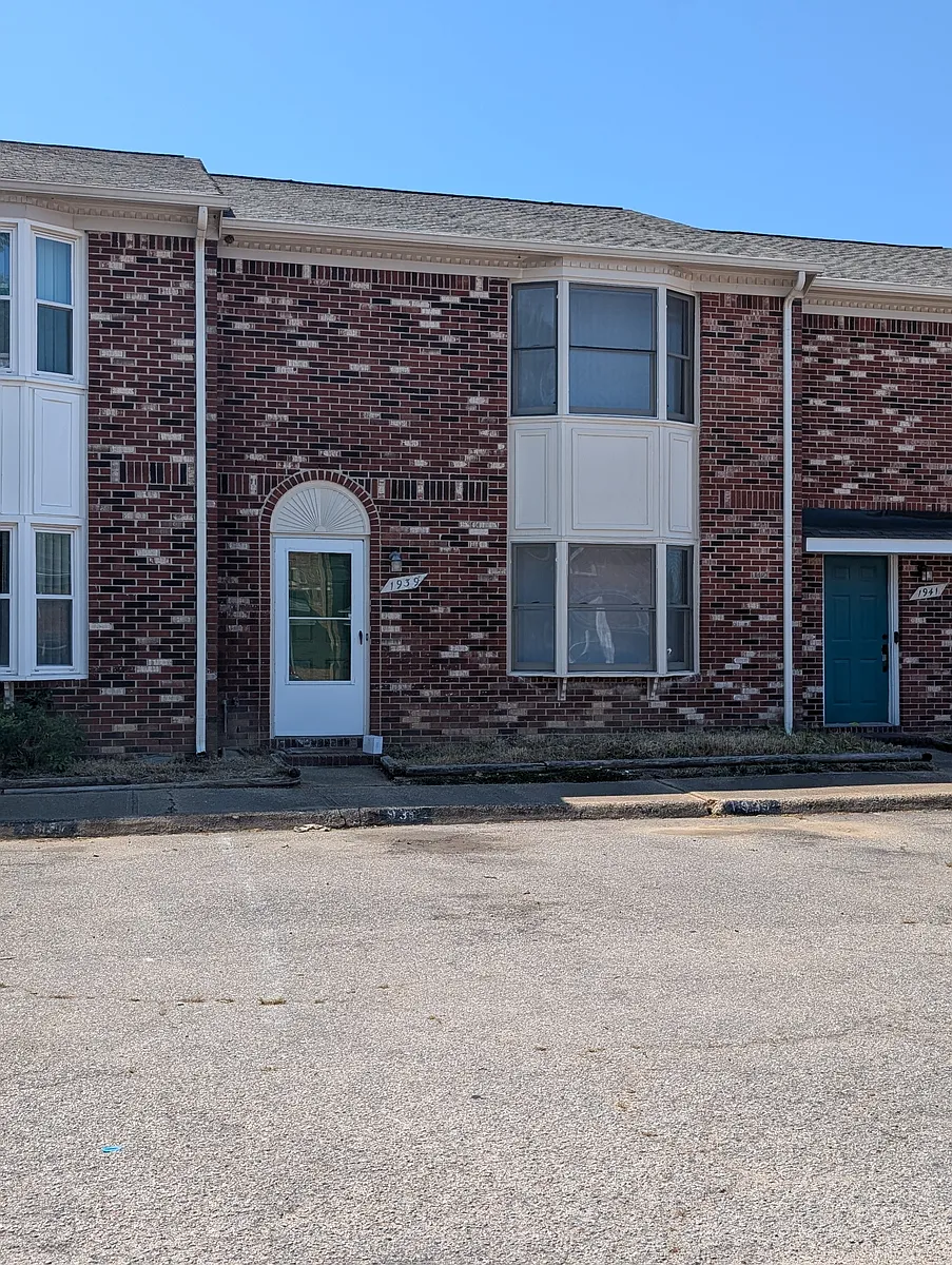 Building Photo - 1939 Darnell Dr