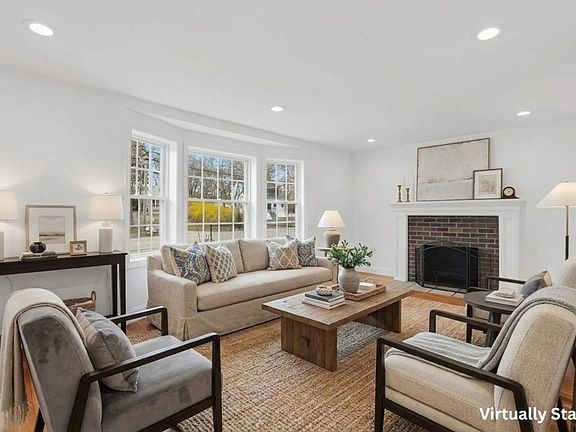 3rd image of 81 Forest St