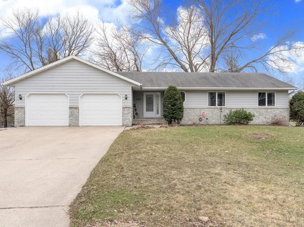 1015 Ridge Rd, Owatonna, MN 55060