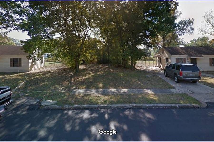 1st image of 2209 E Jackson Ave