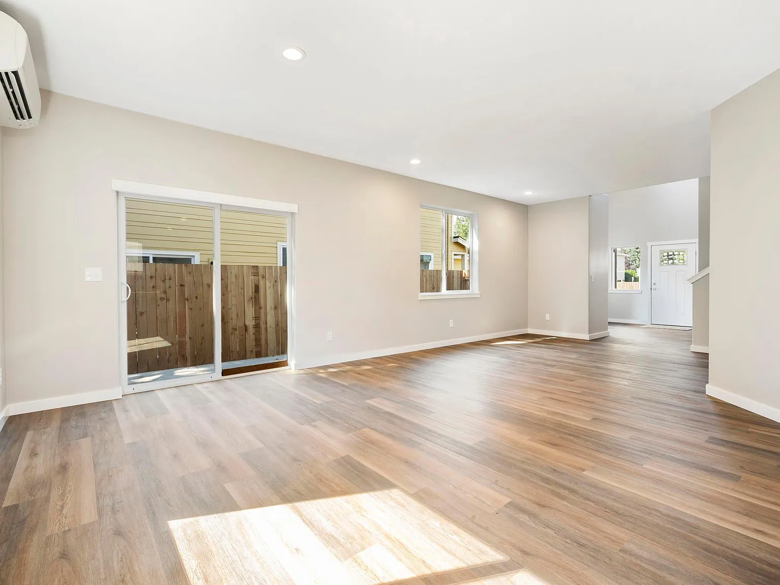 5 bed, 2410 sqft, $3,000 — Photo 4