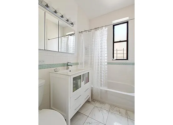 Sold by Warburg | media 6