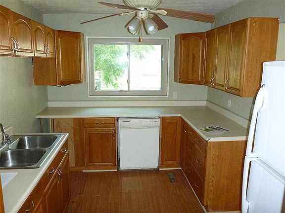 4th image of 2401 Culver Ave