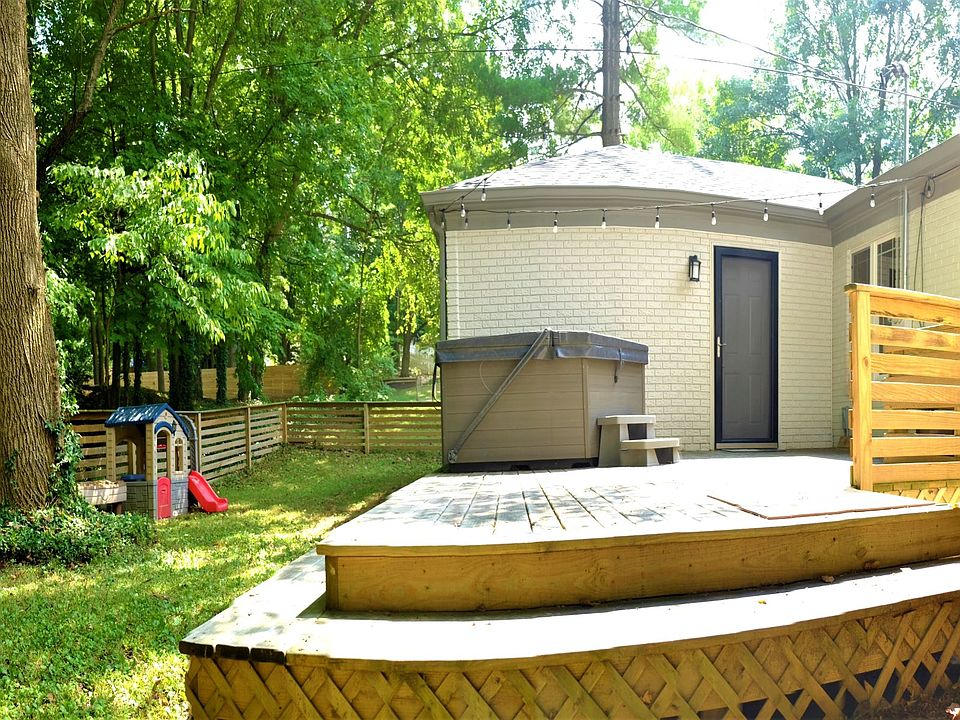 2nd image of 5131 Boulevard Pl