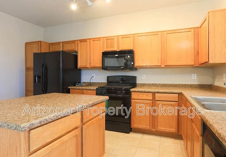 16862 N 182nd Ln — Photo 5