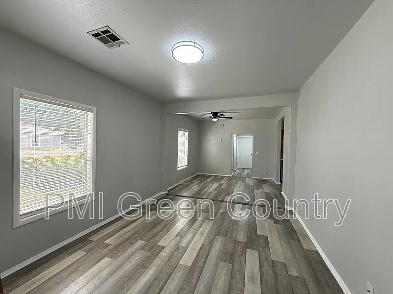 3 bed, 1.5 bath, 1484 sqft, $1,495 — Photo 3