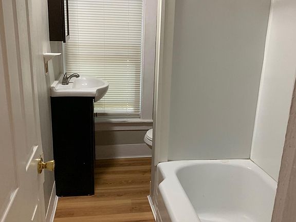5th image of 26 Auburn St #B