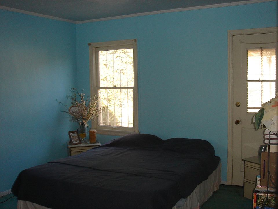 2nd image of 606 N Poinsettia Pl