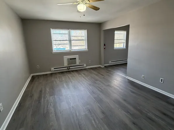 105 Lincoln St #8, Ridley Park, PA 19078