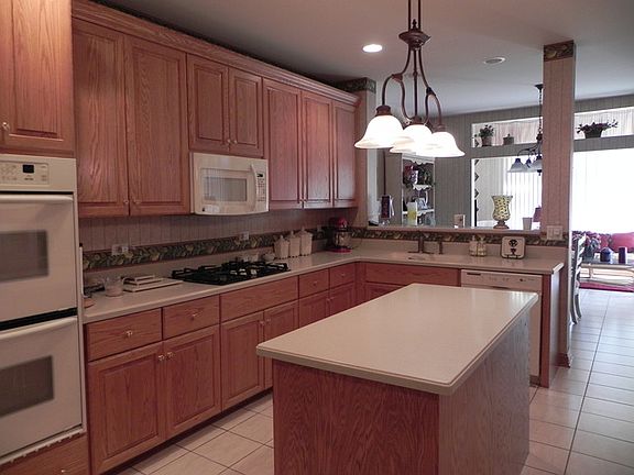 3rd image of 8741 Berkley Ct