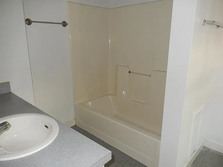 106 S Pine St — Photo 36