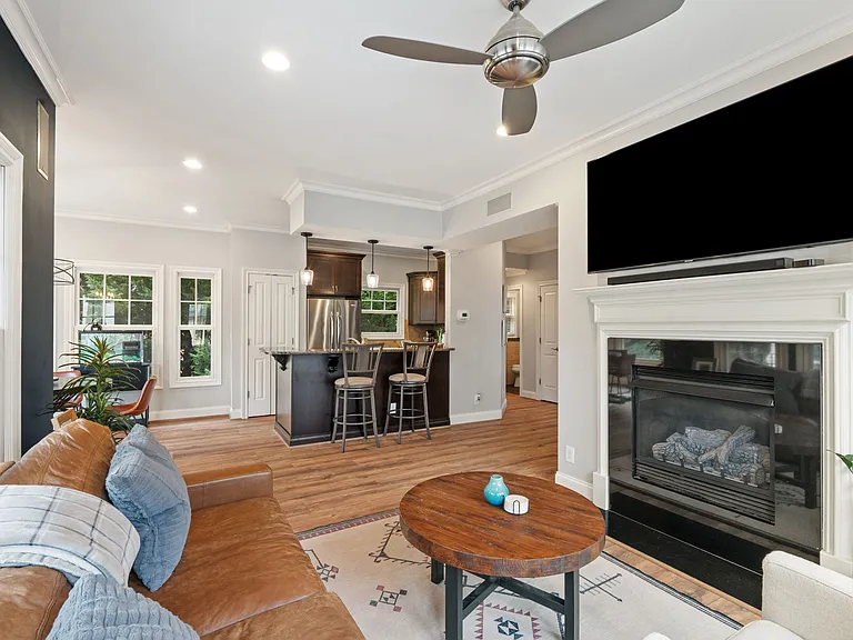 160 Park Pointe Cir #NA — Photo 15