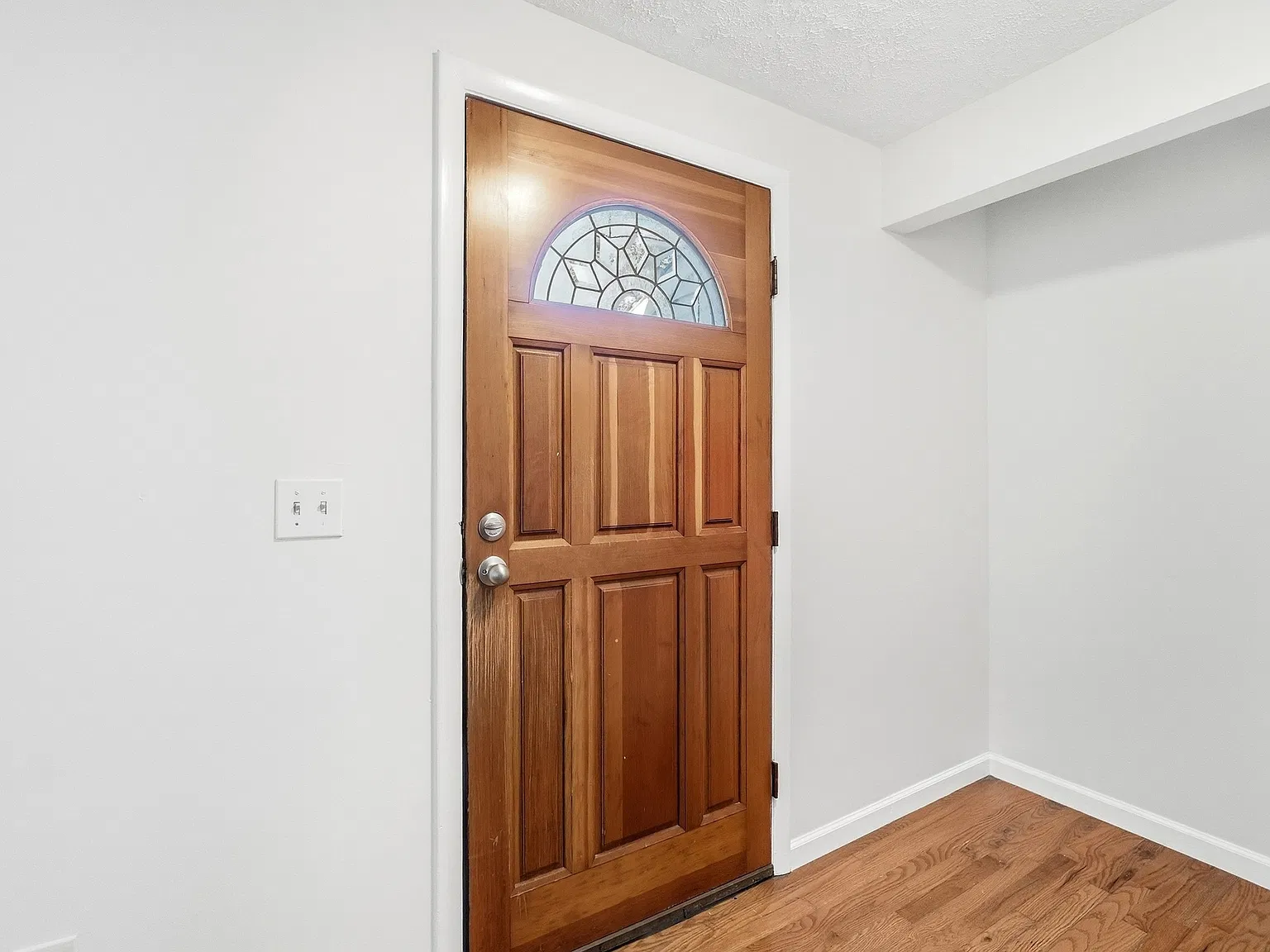 4 bed, 1952 sqft, $2,895 — Photo 4