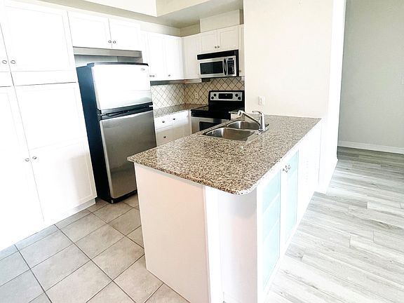 4th image of 1359 Rathburn Rd E #1901