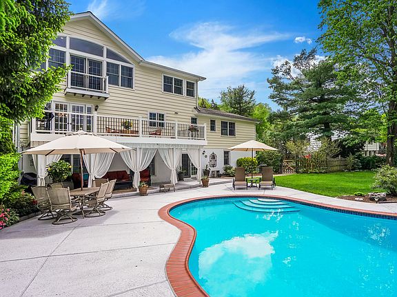 2nd image of 46 Circle Dr