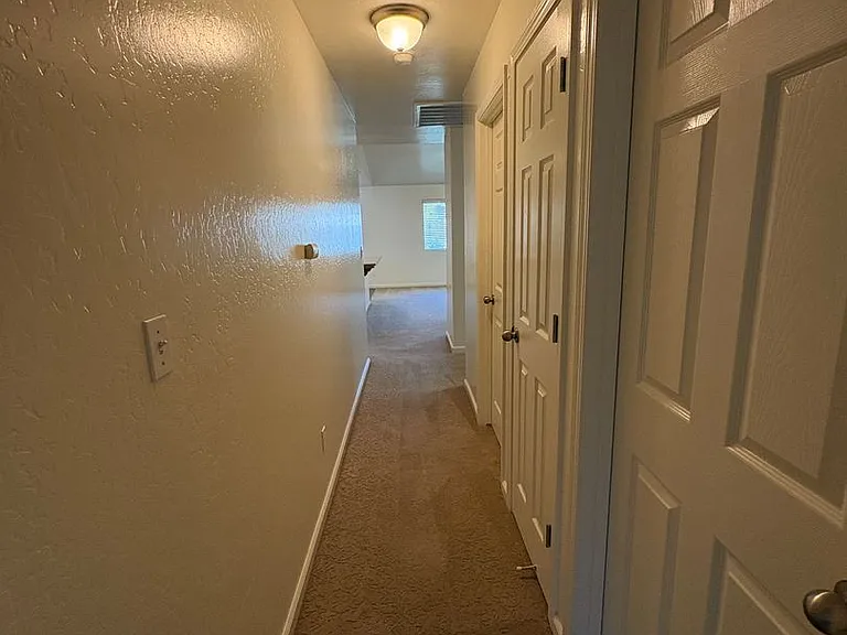 4704 W Rialto Ave — Photo 32
