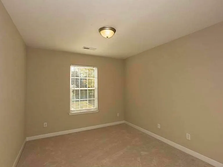 220 Segar St — Photo 9