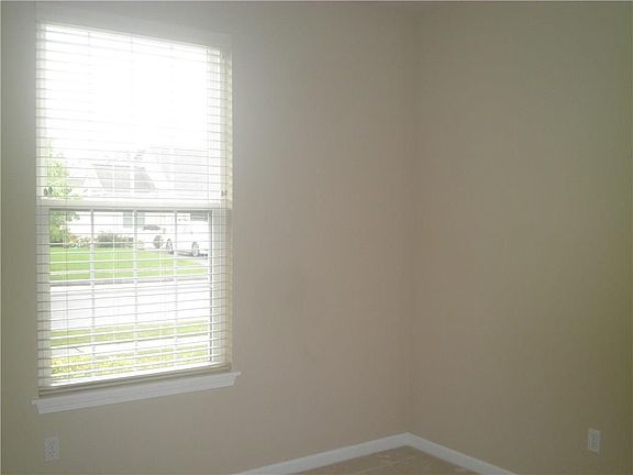 4th image of 164 Kennedy St