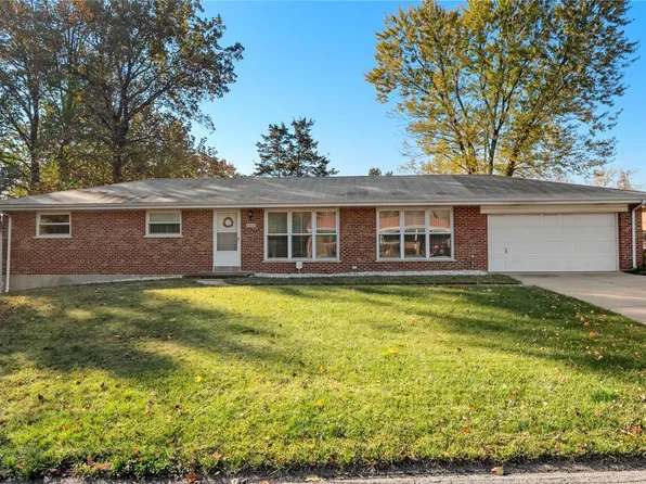 1154 Siebe Dr, Saint Louis, MO 63137