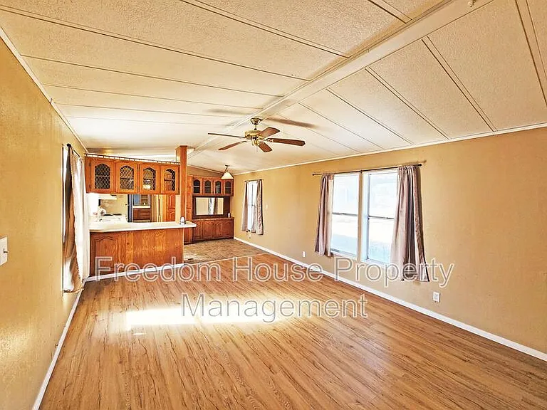 80 Stanley Dr — Photo 3
